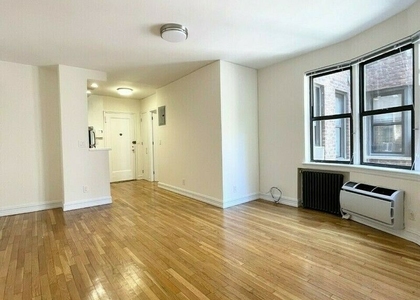 York Avenue - Photo 1
