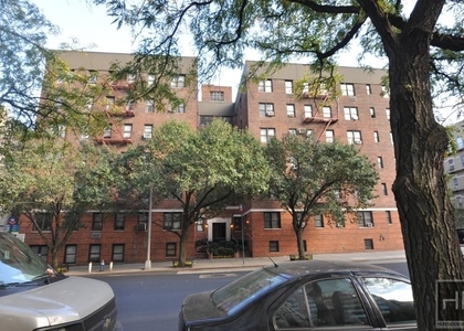 York Avenue - Photo 1