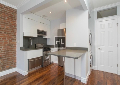 West 21 Street - Photo 1