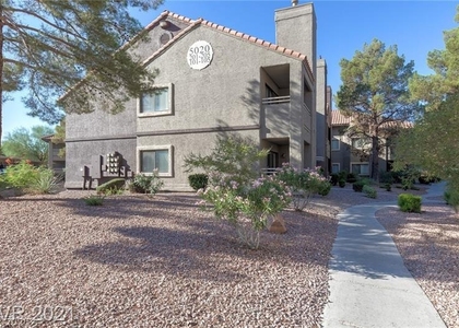5020 S Rainbow Boulevard - Photo 1
