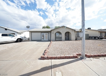 424 Engel Avenue - Photo 1