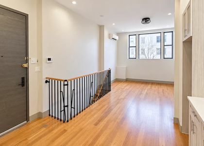 1631 Saint John's Pl - Photo 1