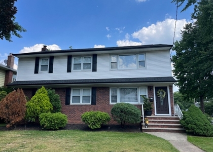 115 Burnside Ave - Photo 1