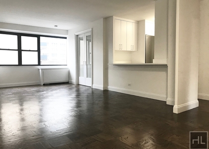 E 16 St - Photo 1