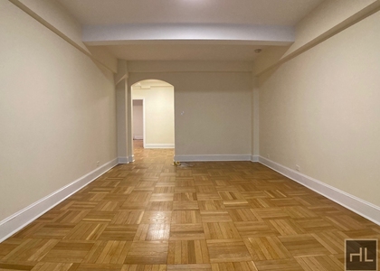 East 56 Street - Photo 1