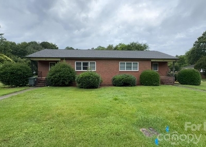 2112 Stewart Avenue N - Photo 1