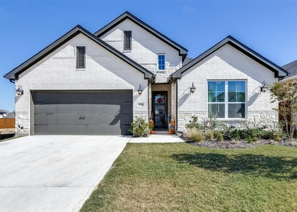 1285 Saffron Street - Photo 1