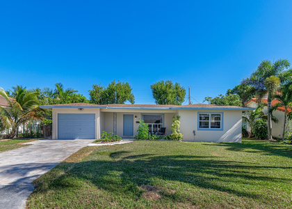 28 Se 8th Avenue - Photo 1