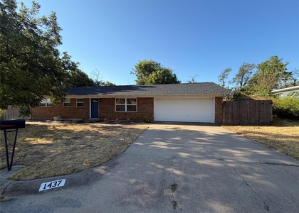 1437 W Ball Street - Photo 1