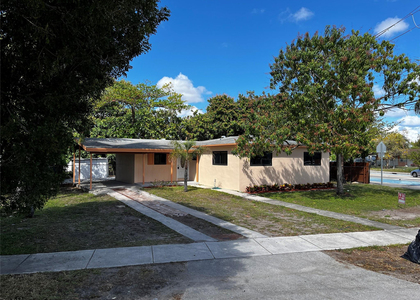 285 Ne 43rd Street - Photo 1