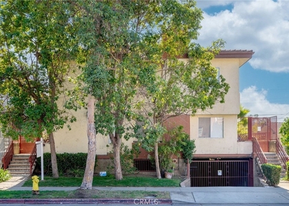 918 E Harvard Street - Photo 1