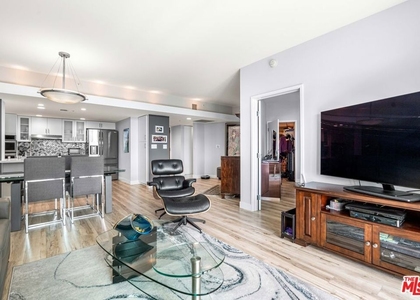 13700 Marina Pointe Drive - Photo 1