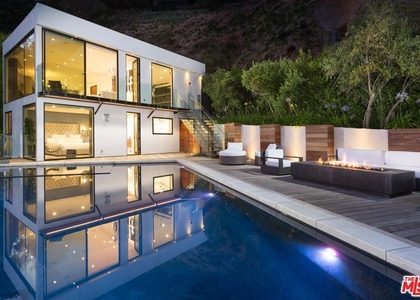 8780 Hollywood Boulevard - Photo 1