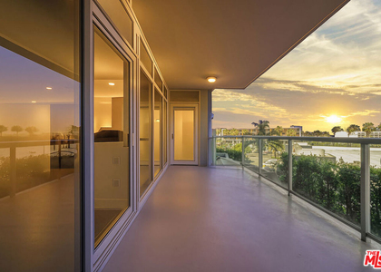 13600 Marina Pointe Drive - Photo 1