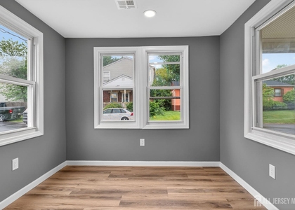 16 Gordon Street - Photo 1
