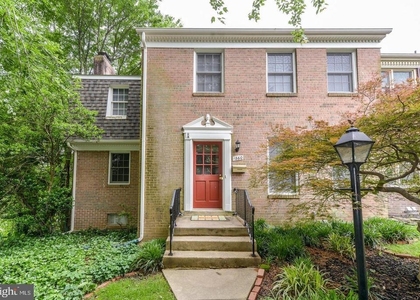 1860 Golf View Court - Photo 1