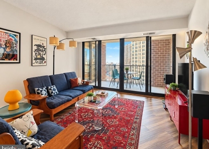 1420 Locust Street - Photo 1
