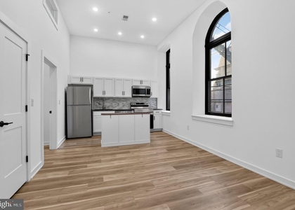 1415 Locust Street - Photo 1