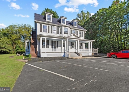 707 N Hickory Avenue - Photo 1