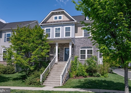 1423 Village Green Way - Photo 1