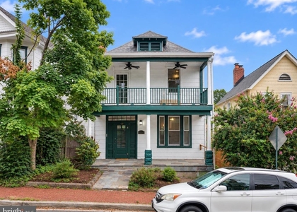 2237 Mount View Place Se - Photo 1