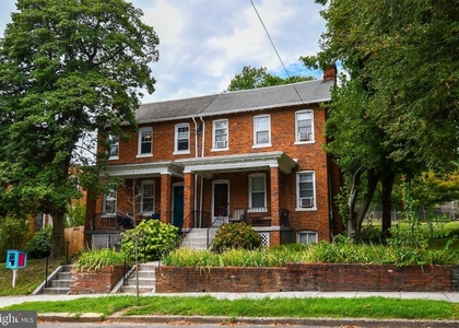 4210 10th Street Ne - Photo 1