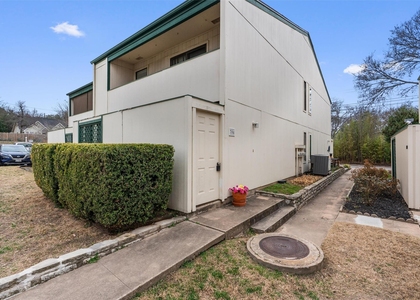 6718 Silvermine Dr - Photo 1