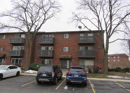 135 Pickwick Drive - Photo 1