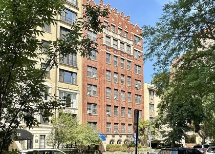 434 W Wellington Avenue - Photo 1