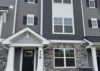 428 Lakeshore Court - Photo 1