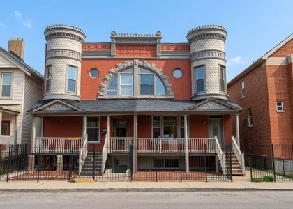4424 S University Avenue - Photo 1