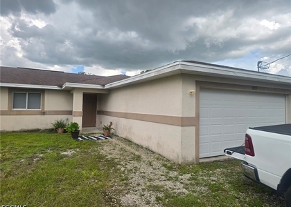909 Eisenhower Boulevard - Photo 1