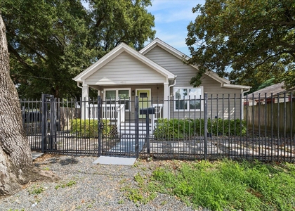 4801 Avenue H - Photo 1