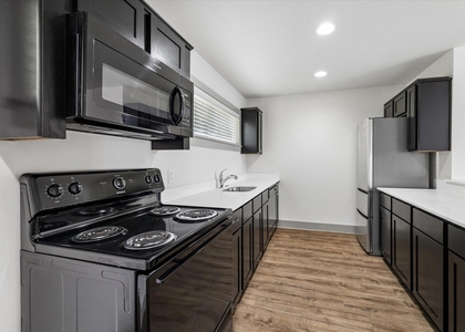4300 Rosslyn Road - Photo 1