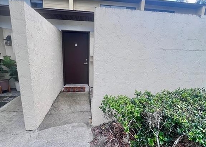 2508 Sw 35th Place - Photo 1