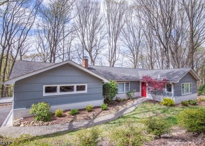 4 Molly Stark Dr - Photo 1