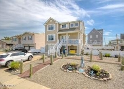 207 Ceylon Avenue - Photo 1