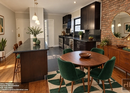 West 52 Street - Photo 1