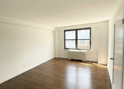 E 82 St - Photo 1