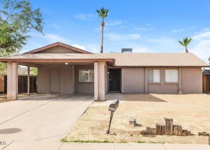 1643 W Muriel Drive - Photo 1