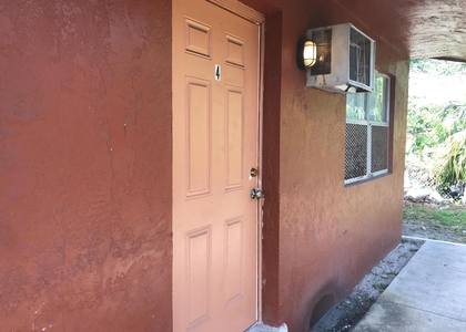 827 Nw 10th Terrace - Photo 1