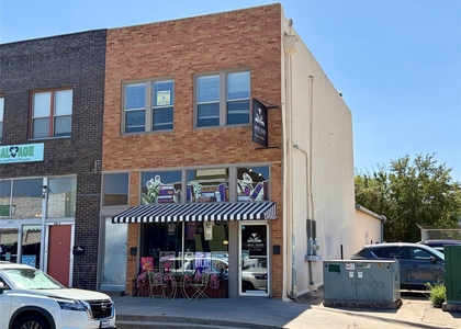 227 W Oak Street - Photo 1
