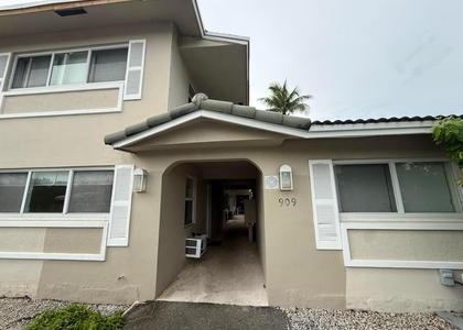 909 Se 14th Court - Photo 1