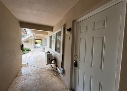 909 Se 14th Court - Photo 1