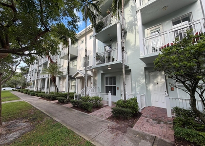 252 Sw 14th Avenue - Photo 1