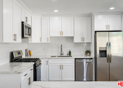 733 N Hayworth Avenue - Photo 1