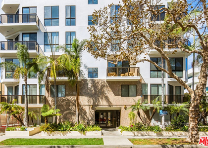 121 S Canon Drive - Photo 1