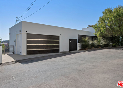 8760 Hollywood Boulevard - Photo 1