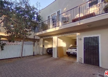 838 N Sycamore Avenue - Photo 1