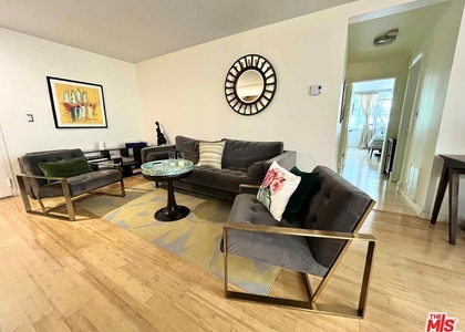 117 S Doheny Drive - Photo 1